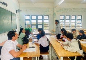 Tổ chức giảng dạy cho "Câu lạc bộ em yêu nghệ thuật truyền thống" tại trường THCS Tây Vinh (xã Bình An)