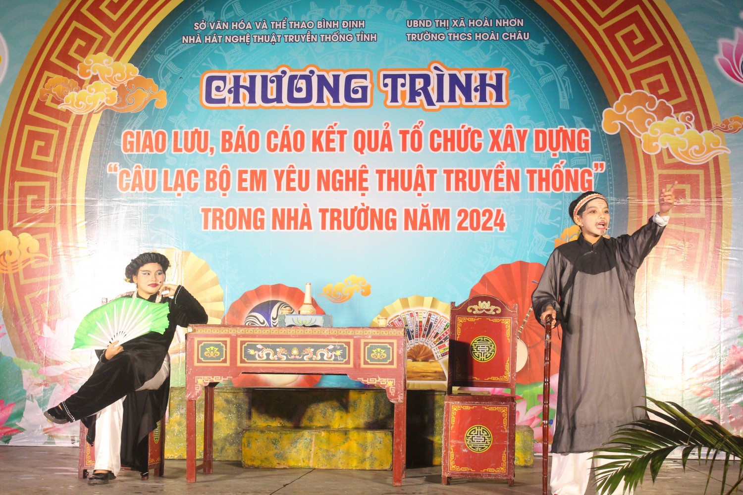 HỌC SINH BIỂU DIỄN TRÍCH ĐOẠN ÔNG XÃ BÀ ĐỘI