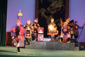 CHỮ TRUNG TRONG TUỒNG CỔ