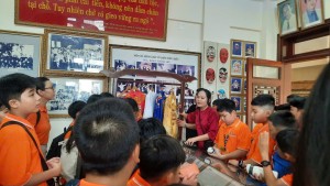 Trường FPT Long Vân tổ chức tham quan, trải nghiệm tại Nhà hát nghệ thuật truyền thống tỉnh