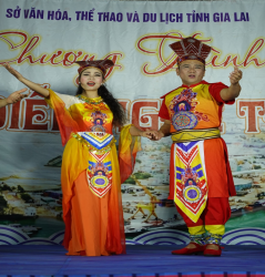 Chương trình biểu diễn nghệ thuật tổng hợp của Đoàn Ca kịch Bài chòi thuộc Nhà hát Nghệ thuật truyền thống tỉnh phối hợp với Trung tâm võ thuật cổ truyền Bình Định tại Quảng trường Nguyễn Tất Thành ngày 11/7/2026